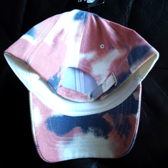 Baseball cap - Picture 2 of 3